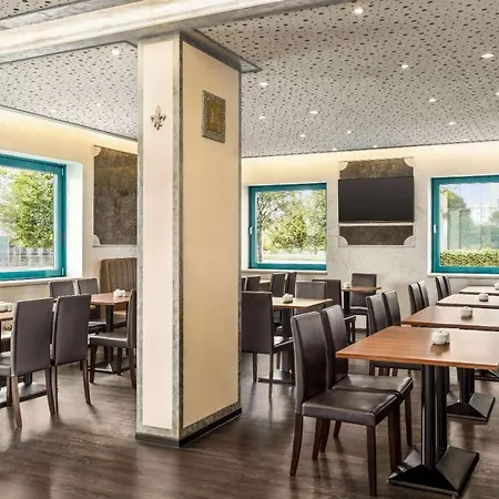 Amedia Express Prague, Trademark Collection By Wyndham Hotel Prag