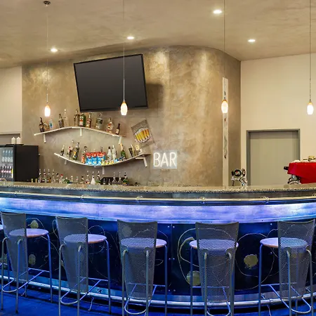 Amedia Express Prague, Trademark Collection By Wyndham Hotel 3*