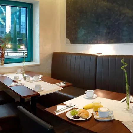 Amedia Express Prague, Trademark Collection By Wyndham Otel 3*